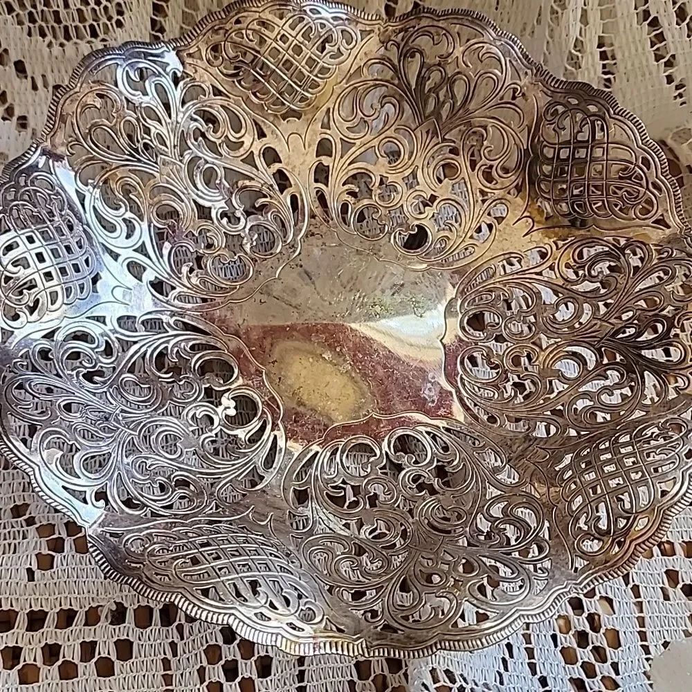 Vtg. Lacework Silver Tone Metal Scalloped Edge Footed Trinket/Candy Dish